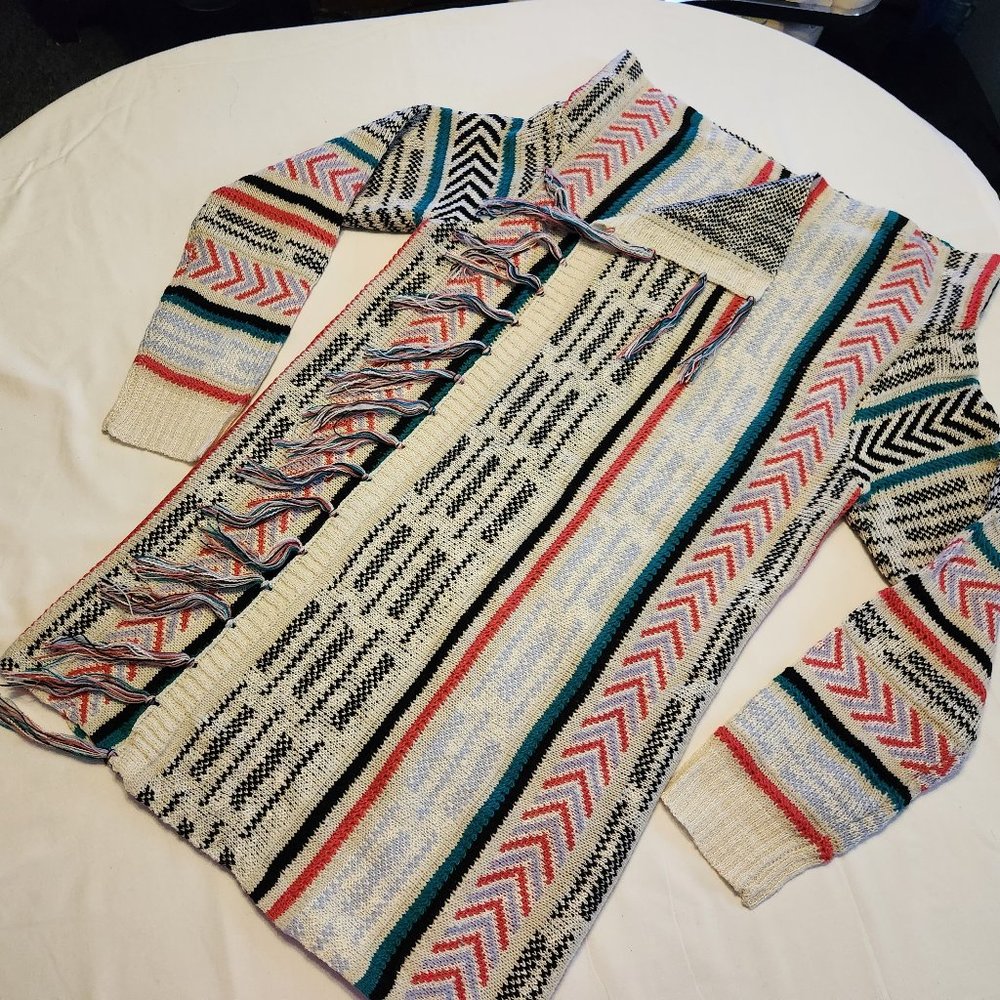 NO BOUNDARIES LONG SLEEVE SWEATER